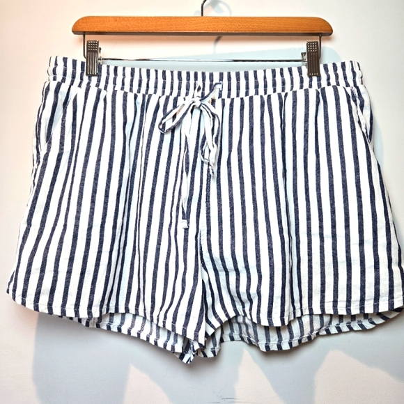 Universal Thread Pants - Universal Thread Cotton Striped Blue & White Boho Chic Shorts Large